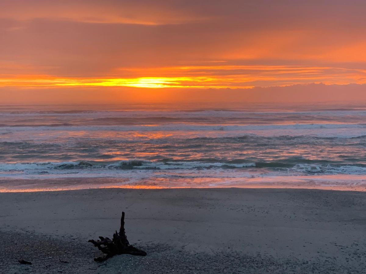 Big Heart Beach Hokitika Luaran gambar